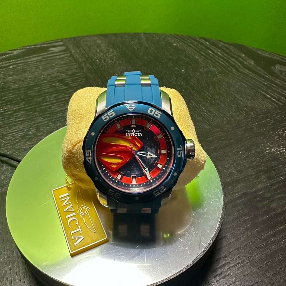 NWT Superman Invicta Watch with hard case and gift box - Picture 6 of 16